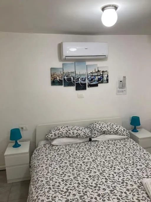 Center Mestre 15 Minutes From Venice, Parking Bellini location